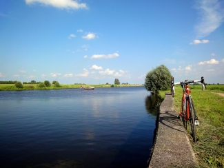 Wandeling langs de Eem en door de Zeldertse polder   ca. 10 km         